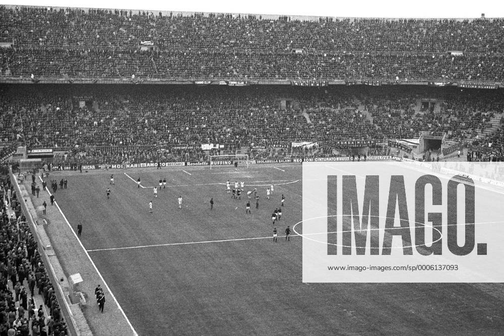 San Siro Stadion in Mailand, Heimspielstätte der Clubs AC und Inter Mailand Fußball Herren Serie A 1967 1968, 1. Italienische Liga, AC Mailand, Milan Totale Mailand