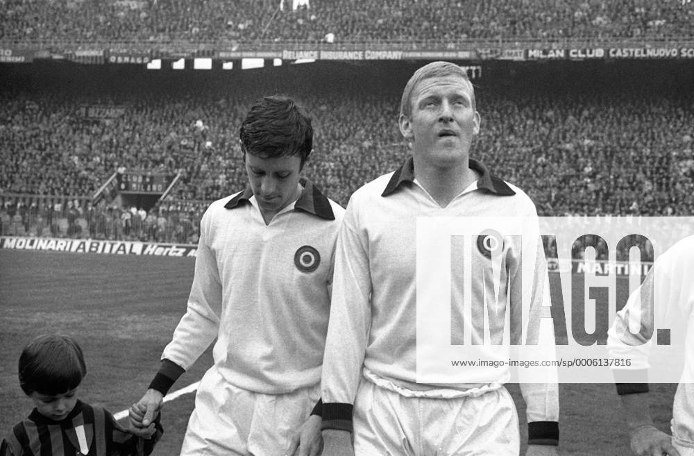 Roberto Rosato (li.) und Karl Heinz Schnellinger (beide AC Mailand) Fußball Herren Serie A 1967 1968, 1. Italienische Liga, AC Mailand, Milan Gruppe Mailand
