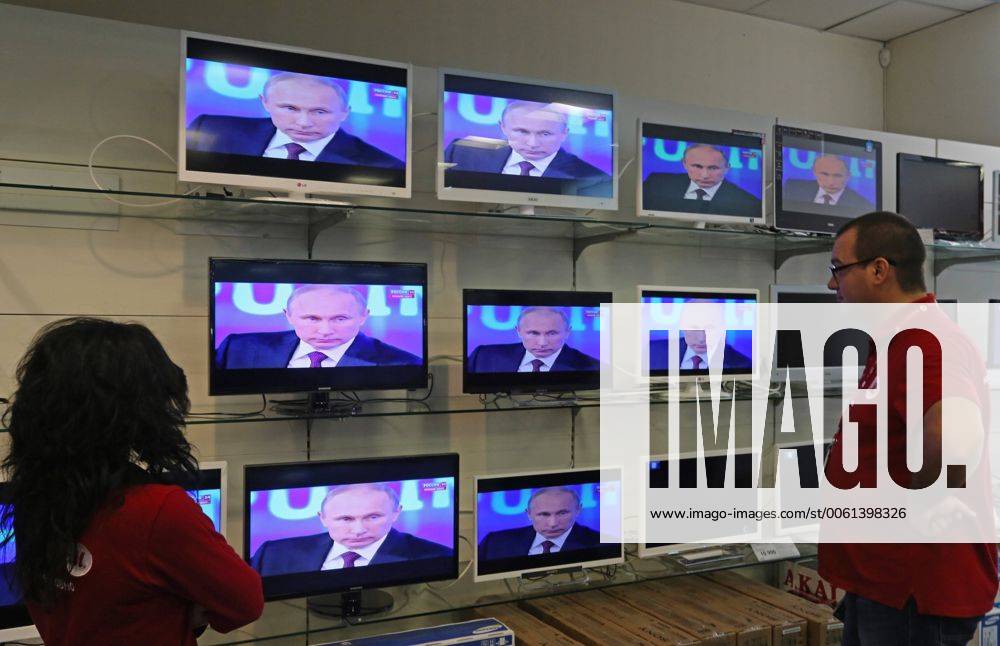 Russia s President Vladimir Putin gives his annual televised question-and-answer session with the nation in Moscow People watch as Russia s President Vladimir Putin gives his annual televised question-and-answer session with the nation in Moscow with the nation on April 17 in Moscow, Russia EN_01125690_0001