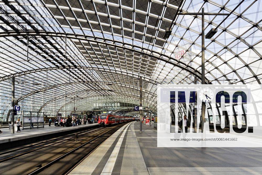 DEU; Deutschland, Berlin, 28. Juni 2013: Hauptbahnhof Berlin. Bahnsteig. Â