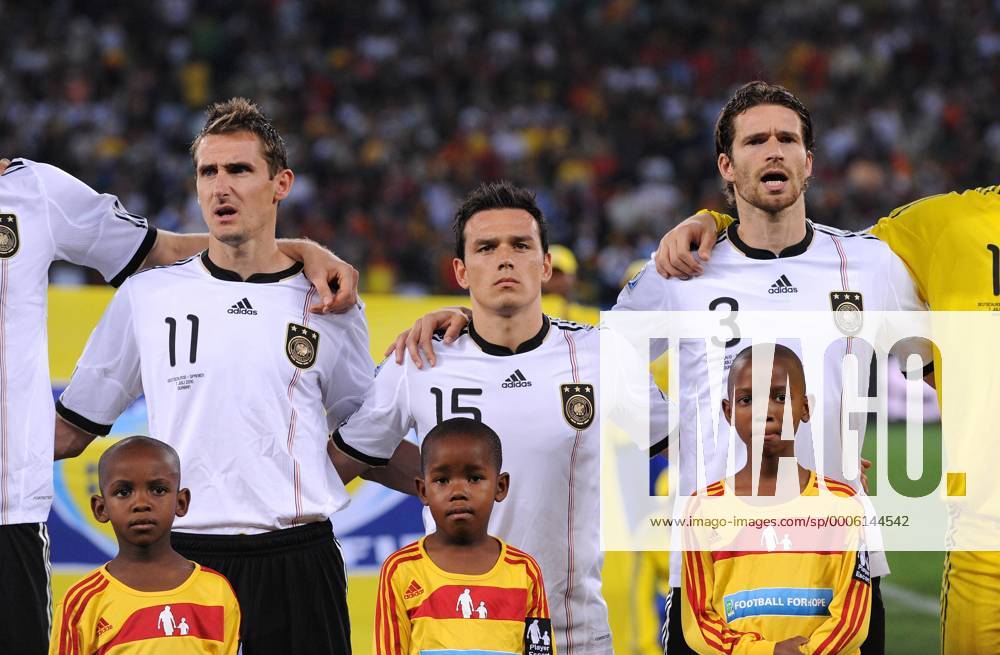 FUSSBALL WM 2010 HALBFINALE 07.07.2010 Deutschland - Spanien Miroslav KLOSE, Piotr TROCHOWSKI, Arne FRIEDRICH (v. li., Deutschland)