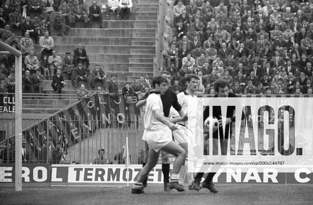 Torwart Lido Vieri (FC Turin) Fußball Herren Serie A 1967 1968, 1. Italienische Liga, AC Mailand - FC Turin 2:1, Milan Gruppe Mailand Abwehr, Dynamik,