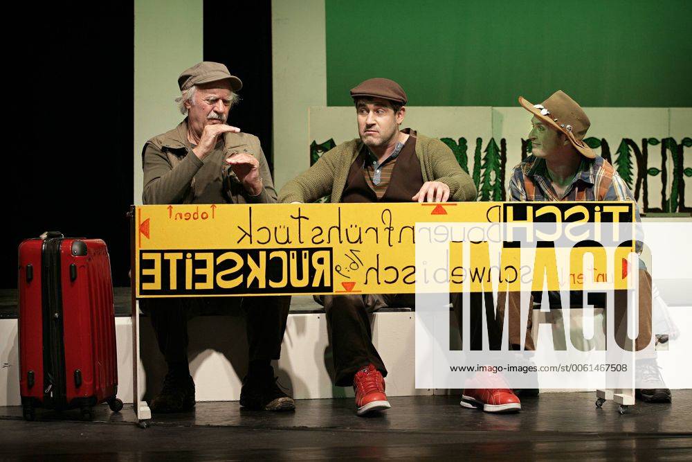 Drama-berlin.de 04.05.2014 Theater am Kurfuerstendamm Berlin DER HUNDERTJAEHRIGE, DER AUS DEM FENSTER STIEG UND VERSCHWAND (nach dem Roman von Jonas Jonasson, bearbeitet von Axel Schneider), Regie: Eva Hosemann, Buehne: Stephan Bruckmeier, Kostueme: Volker Deutschmann, Koproduktion mit Altonaer Theater Hamburg, Premiere in Berlin am 09.05.2014. Szene mit Achim Wolff (als Julius Jonsson), Stephan Szasz (als Allan Emmanuel Karlsson) und Merten Schroedter (als Benny Ljungberg). Theater am Kurfuerstendamm Berlin THE HUNDRED-YEAR-OLD MAN WHO CLIMBED OUT THE WINDOW AND DISAPPEARED based on the novel by Jonas Jonasson, edited by Axel Schneider, directed by Eva Hosemann, stage design Stephan Bruckmeier, costumes design Volker Deutschmann, co-production with Altonaer Theater Hamburg, opening in Berlin May 09, 2014. Scene with Achim Wolff (as Julius Jonsson), Stephan Szasz (as Allan Emmanu Castanha drama-berlin.de
