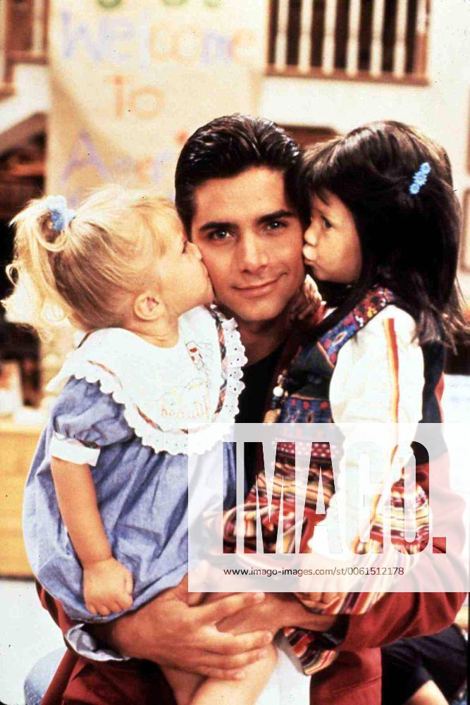 Mary Kate Ashley Olsen, John Stamos 1990 UnitedArchives01276193