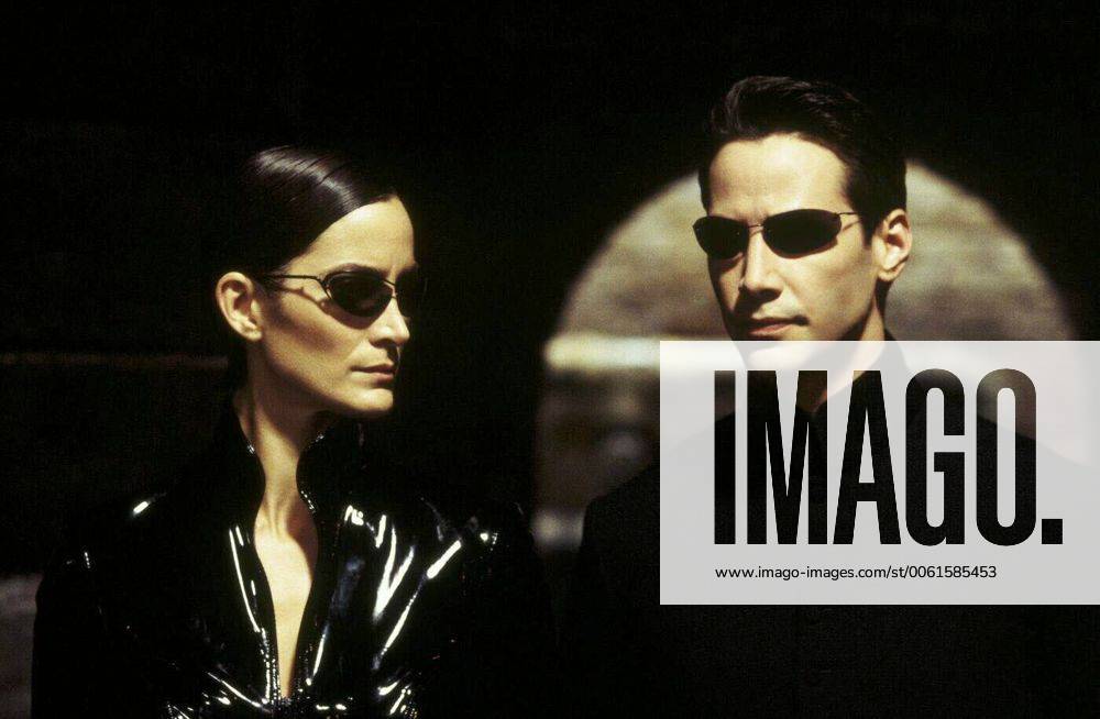 Trinity (Carrie-Anne Moss), Neo (Keanu Reeves) 1999 UnitedArchives01353636