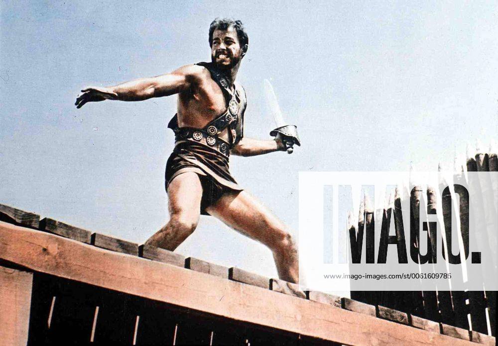 Richard Harrison Der mutige Gladiator Darius (Richard Harrison) plant mit sechs weiteren Gladiatoren eine Revolte, um die Stadt Sparta von Tyrannen zu befreien. 1964 UnitedArchives01364101