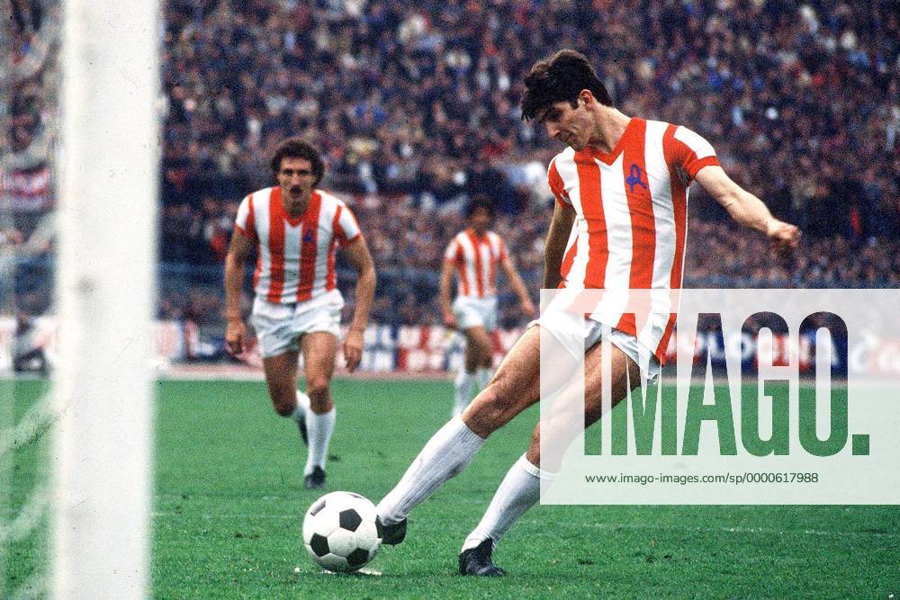 Paolo Rossi (Vicenza) zieht ab Fußball Herren Serie A 1978 1979, 1. Italienische Liga, L. R. Vicenza - AC Mailand 2:3, Calcio Gruppe Stadio Romeo Menti Vicenza Dynamik,
