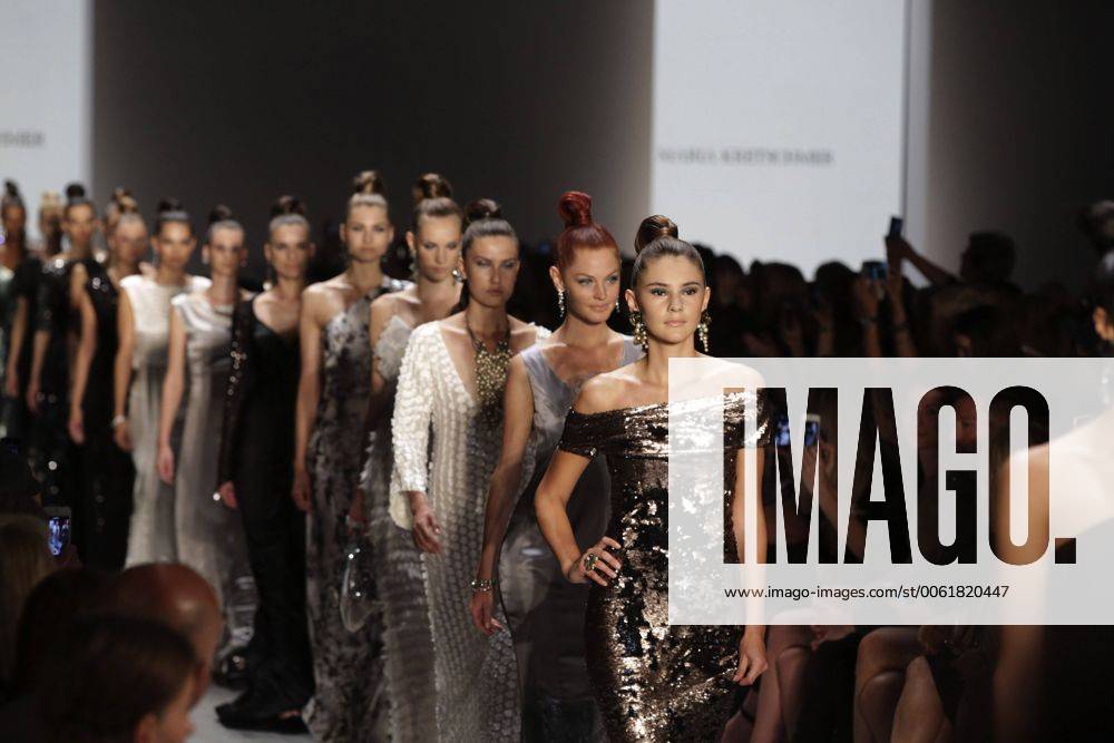 Models angeführt von Stefanie Giesinger bei der Guido Maria Kretschmer Fashion Show im Rahmen der Mercedes-Benz Fashion Week Berlin Spring Summer 2015. Berlin, 09.07.2014 xS.xGabschx xFuturexImage