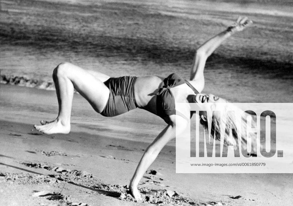 IMAGO ICONS: Marilyn Monroe Jan. 1, 1950 - Los Angeles, CA, U.S. - The most endlessly talked-about and mythologized figure in Hollywood history, MARILYN MONROE remains the ultimate superstar. Innocent, vulnerable, and impossibly alluring, she defined the very essence of screen sexuality. Rising from pin-up girl to international superstar, she was a gifted comedienne whom the camera adored. Los Angeles United States of America - ZUMAk09