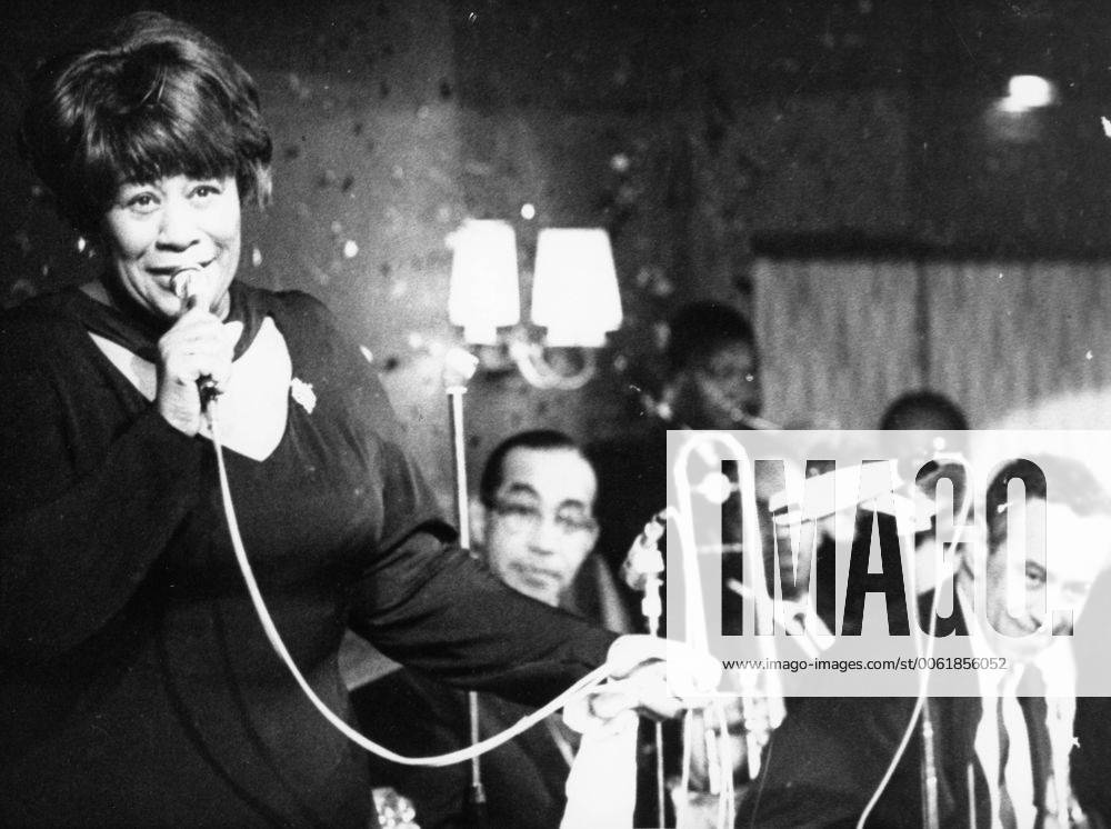 IMAGO ICONS: Ella Fitzgerald May 8, 1960 - Location Unknown - ELLA FITZGERALD (1917-1996) was a jazz and song vocalist also referred to as the First Lady of Song, and Lady Ella. PICTURED: Ella Fitzgerald performing during a concert. - ZUMAk09