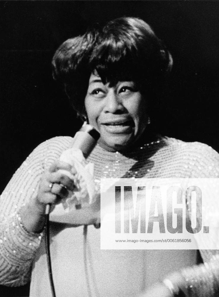 IMAGO ICONS: Ella Fitzgerald May 8, 1960 - Location Unknown - ELLA FITZGERALD (1917-1996) was a jazz and song vocalist also referred to as the First Lady of Song, and Lady Ella. PICTURED: Ella Fitzgerald singing during a performance. - ZUMAk09