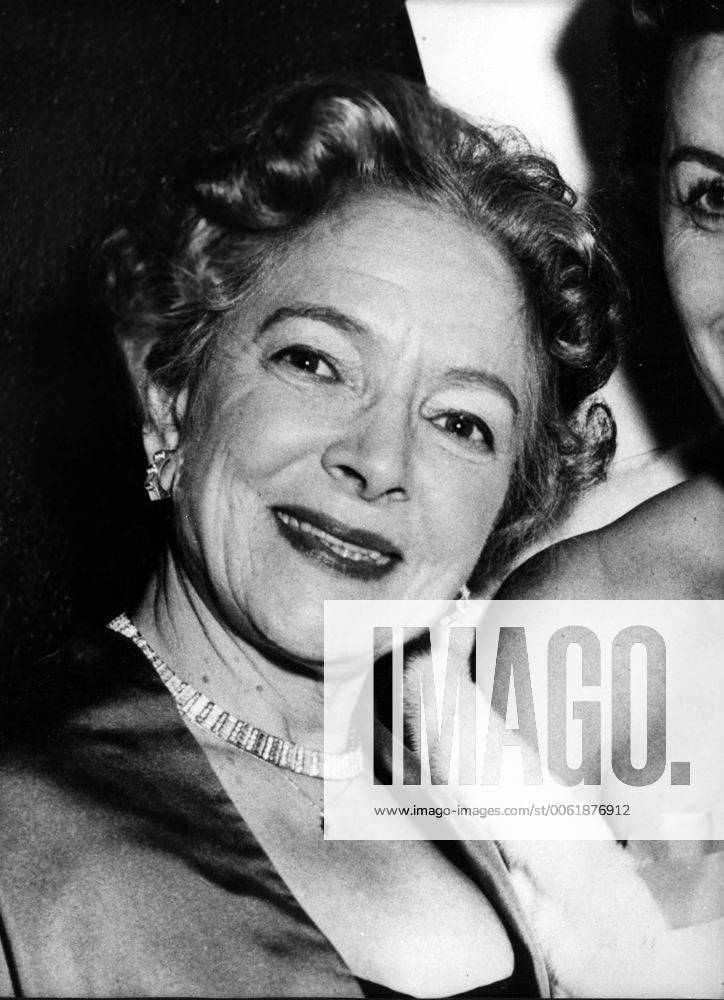 Apr 16, 1971; Hollywood, CA, USA; The presentations of Hollywood Oscars took place last night. HELEN HAYES made Academy Award history by becoming the only performer in the 43 yea old history of the event to win both Supporting Actress and Best Actress titles. They came 40 years apart, her first award for best actress came in 1931-2 in The Sin of Madelon Claudet and her performance in Airport won her this year s Best Supporting Actress award. The picture shows Helen whose performance in airport won her this year s Best Supporting Actress award. Hollywood USA - ZUMAk09
