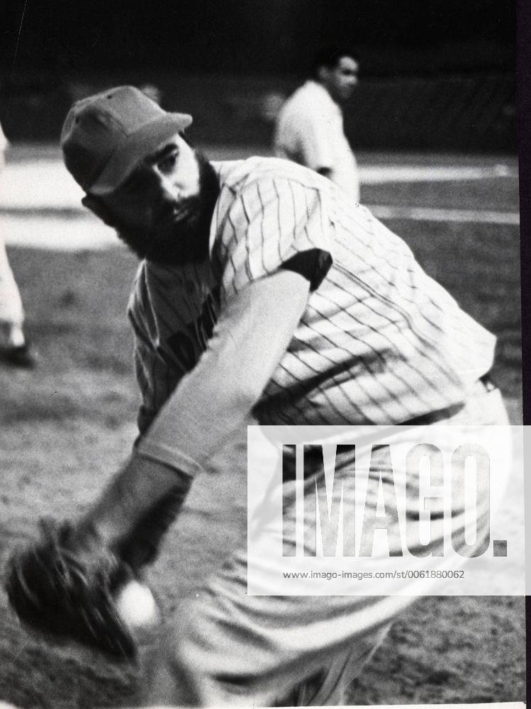 Feb. 16, 1972 - Havana, Cuba - FIDEL ALEJANDRO CASTRO RUIZ (born August 13, 1926) has been the ruler of Cuba since 1959. In the years that followed he oversaw the transformation of Cuba into the first Communist state in the Western Hemisphere. PICTURED: Castro playing Baseball series in Havana. Havana Cuba - ZUMAk09