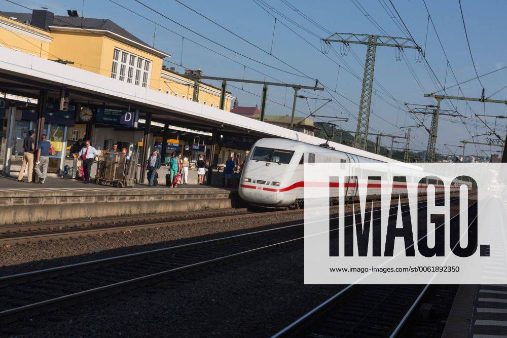 DEU, Deutschland, Fulda, 18.07.2014: Intercity Express Zug der Deutschen Bahn erreicht den Bahnhof Fulda