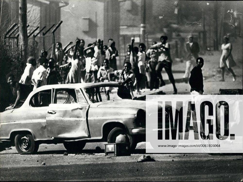 Jun. 06, 1976 - 100 People Die And More Than 1,000 Injured In South Africa s Worst Riots In Soweto: The worst outbreak of civil unrest in South Africa has claimed the lives of 100 people, and more than 1,000 have been injured in rioting at Soweto, the African township outside Johannesburg. The rioting began during a march by black students protesting against the use of Afrikaans in lessons. Police opened fire and cars and building were act on fire. Photo shows Some of the rioters use cars as roadblocks during the riots in Soweto. - ZUMAk09