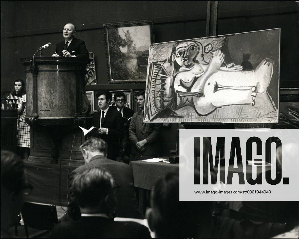 Apr. 24, 1968 - A Picasso sold for £28,000 Art Sale at Sotheby s - A sale of Impressionist and Modern Paintings, Drawings and Sculpture, was held today at Sotheby s. Keystone Photo Shows:- The scene at Sotheby s this morning, during the sale of Femme couchee au Chat by Pablo Picasso, which was sold by £28,000. - ZUMAk09