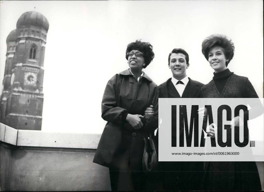IMAGO ICONS: Josephine Baker May 05, 1963 - Pictured here are Josephine Baker(left), Italian star Robertino(middle) and English teenage heartthrob Helen Shapiro. They are in Munich at the Deutschen Museum for the :Rendezvous im Mai. Heart Surgeons Discussing Their Profession. - ZUMAk09