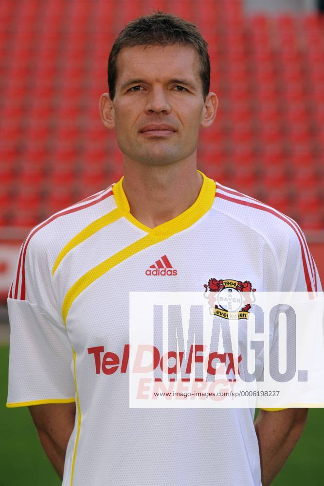 Fussball, Fototermin zur Bundesliga-Saison 2010 2011: Bayer Leverkusen: Konditionstrainer Dr. Holger Broich. o0 Trainer