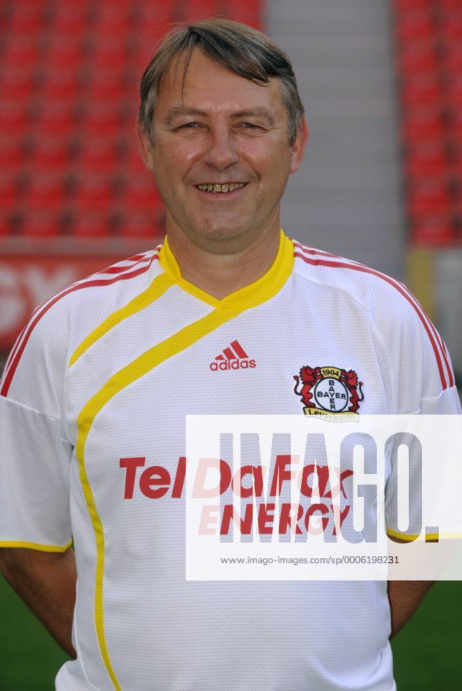 Fussball, Fototermin zur Bundesliga-Saison 2010 2011: Bayer Leverkusen: Physiotherapeut Bodo Kuczmann. o0 Betreuer