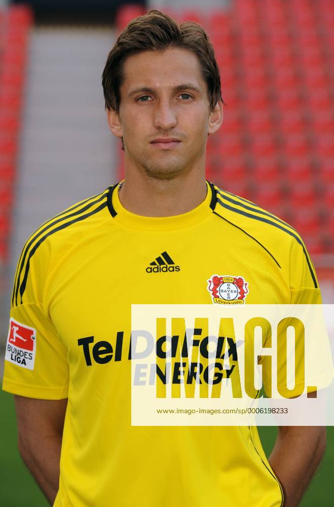Fussball, Fototermin zur Bundesliga-Saison 2010 2011: Bayer Leverkusen: Rene Adler.