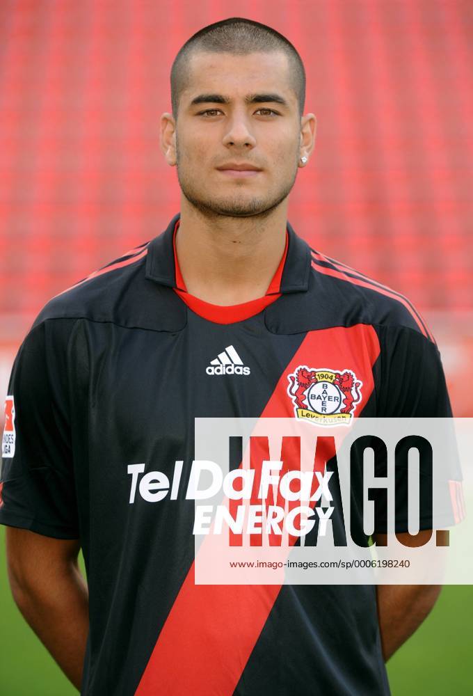 Fussball, Fototermin zur Bundesliga-Saison 2010 2011: Bayer Leverkusen: Eren Derdiyok.