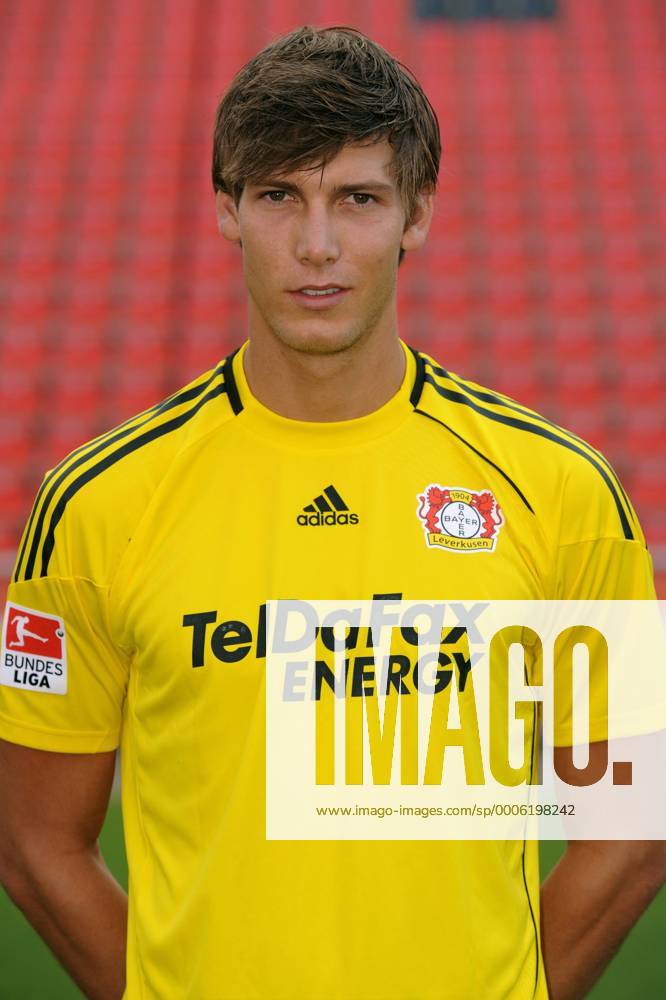 Fussball, Fototermin zur Bundesliga-Saison 2010 2011: Bayer Leverkusen: Fabian Giefer.