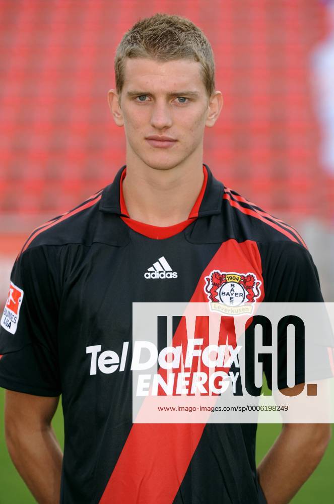 Fussball, Fototermin zur Bundesliga-Saison 2010 2011: Bayer Leverkusen: Lars Bender.