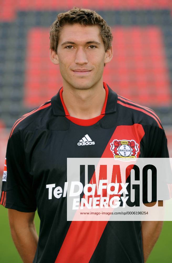 Fussball, Fototermin zur Bundesliga-Saison 2010 2011: Bayer Leverkusen: Stefan Reinartz.