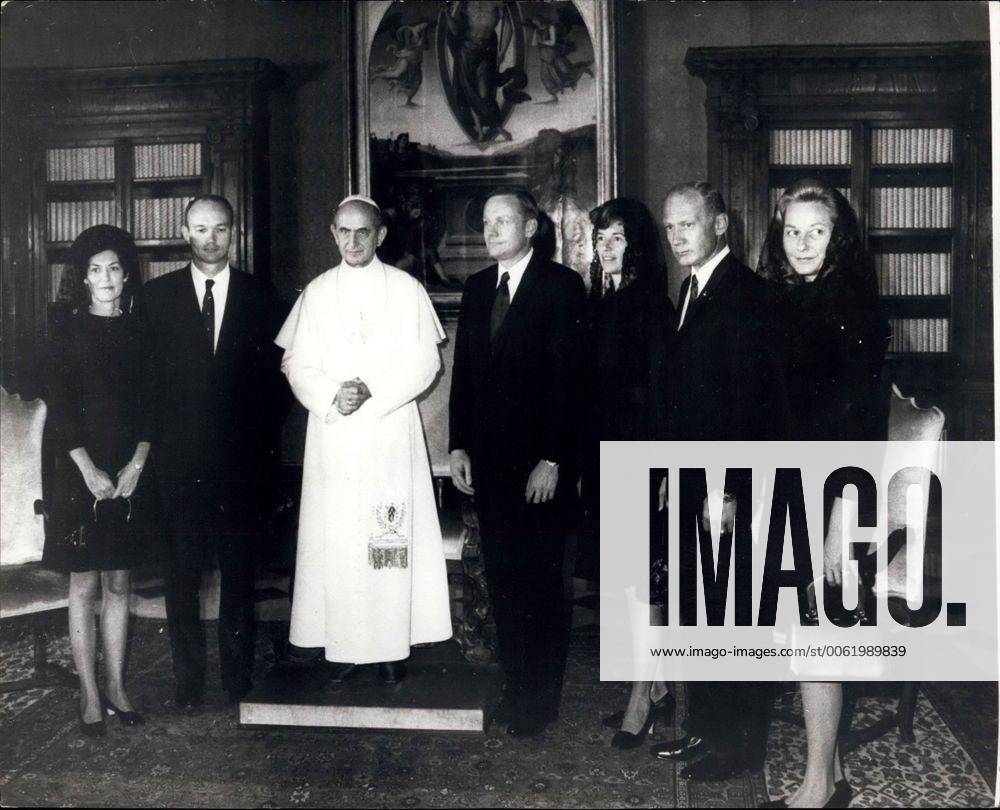 Oct. 18, 1969 - The Pope meets the American Lunarauts: During their visit to Rome the three American lunarauts, Neil Armstrong, Edwin Aldrin and Michael Collins met Pope Paul during a private audience in the Vatican. Photo Shows Pope Paul pictured with the three American lunarats and their wives. (L to R) Col. Michael Collins and wife, Neil Armstrong and wife and Col. Edwin Aldrin and wife. - ZUMAk09