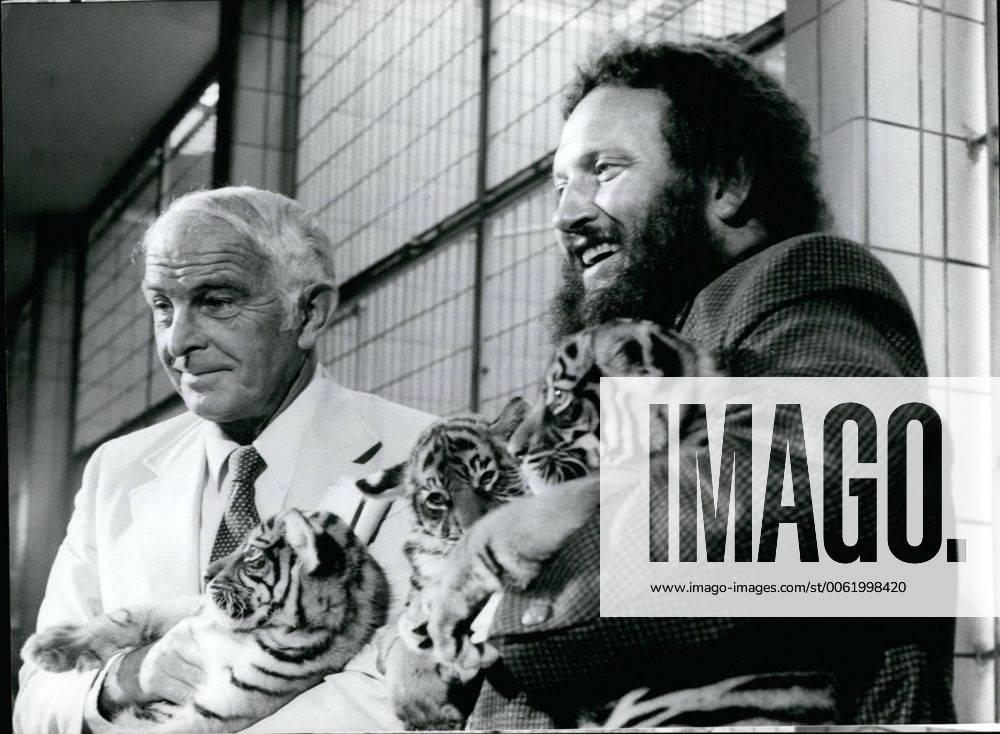 Jul. 07, 1972 - Tiggers At The Frankfurter Zoo Were Being Named: The well-known singer Ivan Rebroff (Ivan Rebroff at right), helped by the director of the zoo, Professor Dr. Bernhard Grzimek (Dr. Bernhard Grzimek), recently named the three, two months-old Sumatra tigers, born at the Frankfurter Zoo. They were named Ivan Rebroff , Boris Gudonow and their little sister got the name Xenia - ZUMAk09