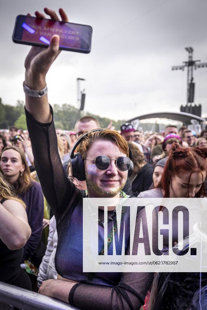 LANDGRAAF - Festival goers during the first day of the Pinkpop music festival. ANP MARCEL VAN HOORN netherlands out - belgium out