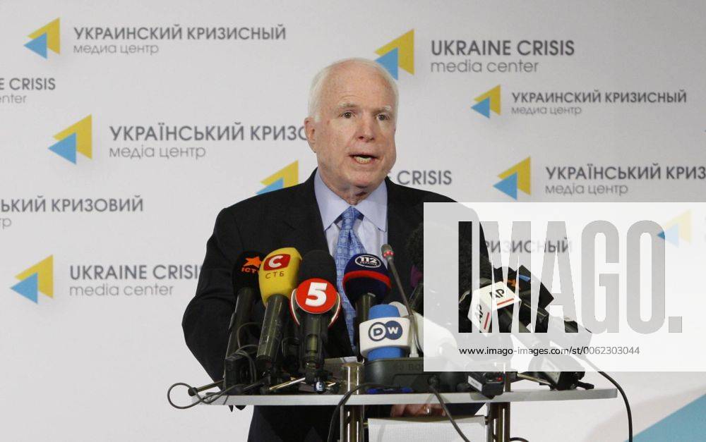 ITAR-TASS: KIEV, UKRAINE. SEPTEMBER 4, 2014. US senator John McCain gives a press conference in Kiev. RE14E7CF