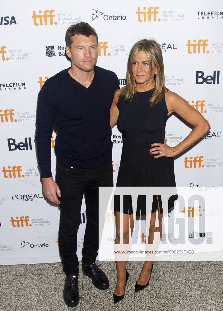 Actor Sam Worthington (L) and actress Jennifer Aniston pose for photos before the premiere of the film Cake at Elgin Theatre during the 39th Toronto International Film Festival in Toronto, Canada, Sept. 8, 2014. ) CANADA-TORONTO-INTERNATIONAL FILM FESTIVAL-FILM FOXCATCHER ZouxZheng