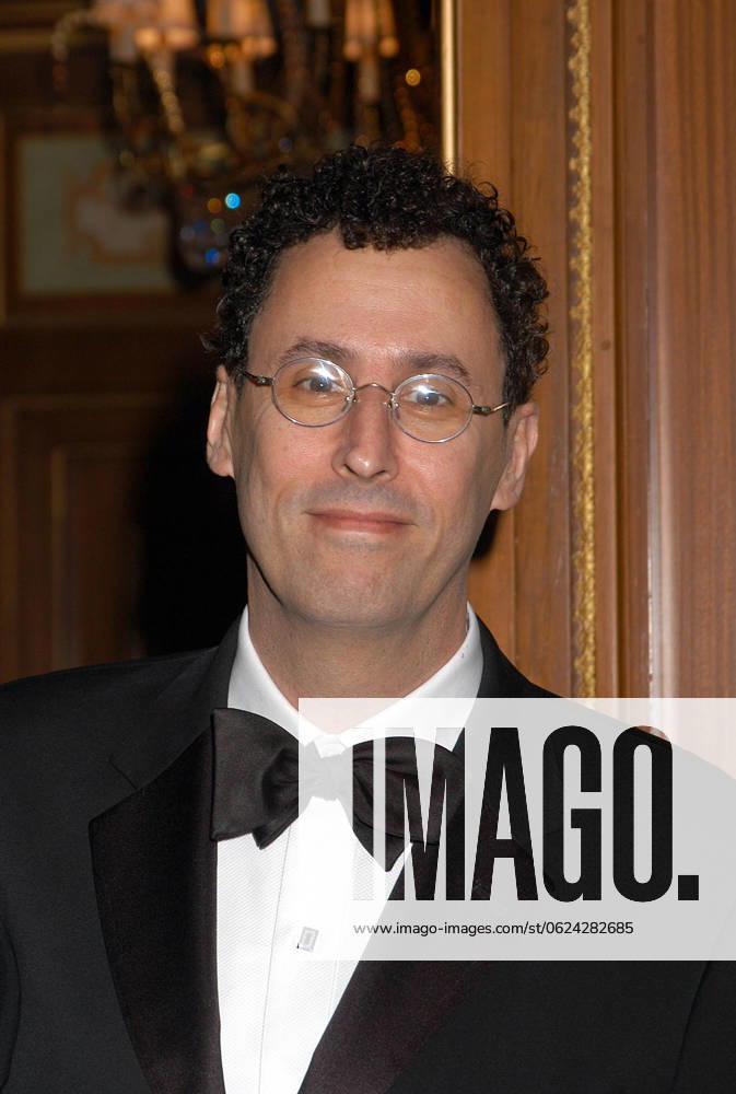 57TH ANNUAL WRITERS GUILD AWARDS TONY KUSHNER AT THE 57TH ANNUAL WRITERS GUILD AWARDS HELD AT THE PIERRE HOTEL. NEW YORK CITY. 19 FEBRUARY 2005. PICTURES JOY E. SCHELLER ,