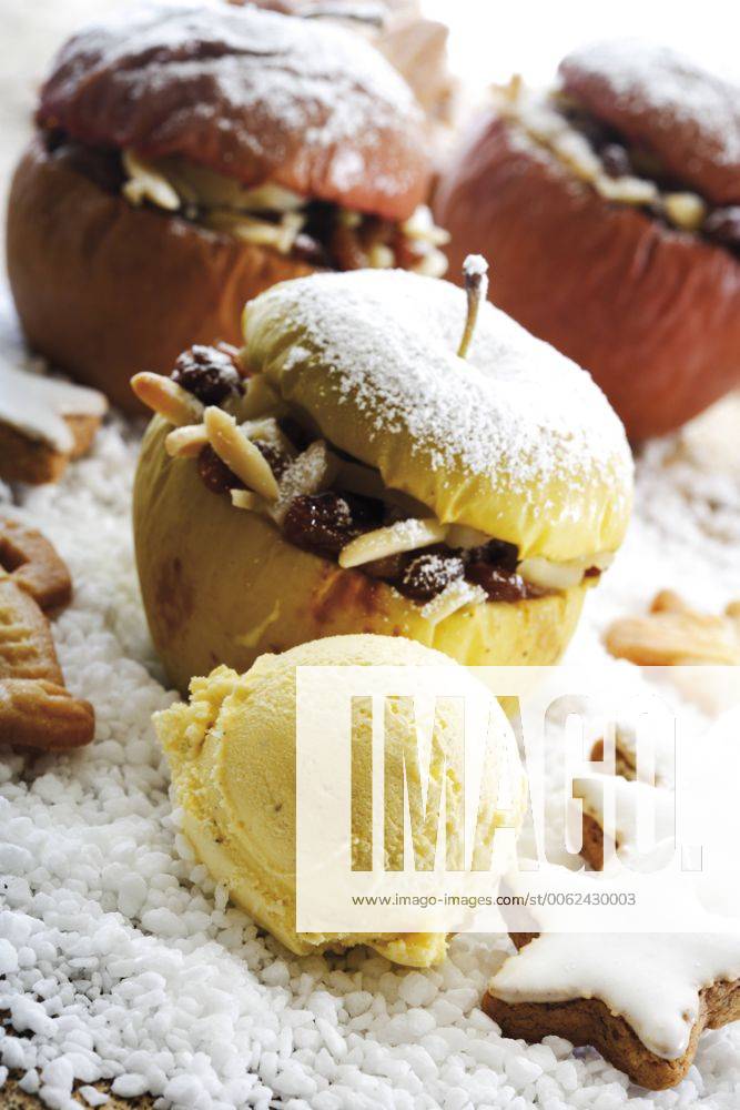 Baked apples with vanilla ice cream 06618CS-U