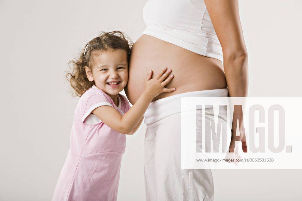 Girl (4-5) embracing mother s pregnant belly model released LDF00697