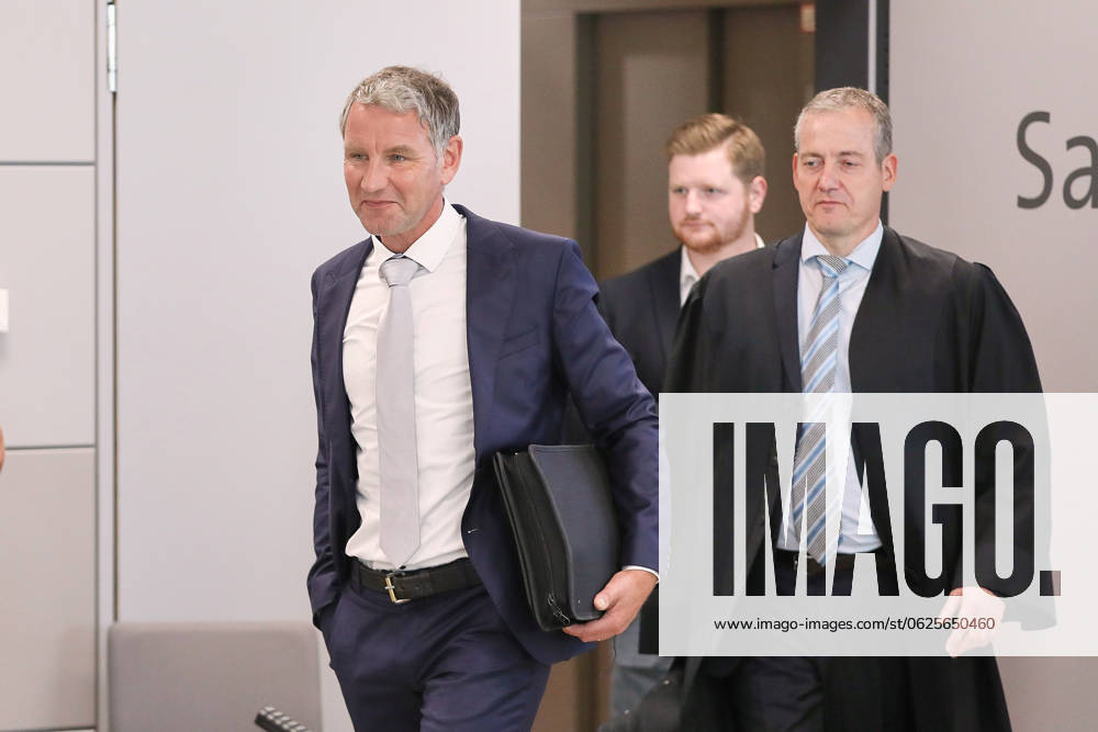 Justice Center 2 Trial against Thuringias AfD state leader Björn Höcke Björn Höcke, left, enters the courtroom with his lawyer Ralf Hornemann, right, after the first break in the proceedings Pictures had been prohibited at the actual start of the trial in the morning, but were finally allowed after
