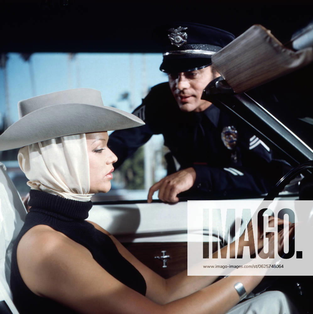 Sergeant Berry Sergeant Berry, deutsche Krimi-Serie, ZDF, 1974, Drehbuch: Viola Liessem, Regie: Harald Philipp, Folge: Sergeant Berry und der Wasserskihase, Szene: Heidi Stroh als Diane Sorelle, Klausjürgen Wussow als Sergeant Berry, Deutschland