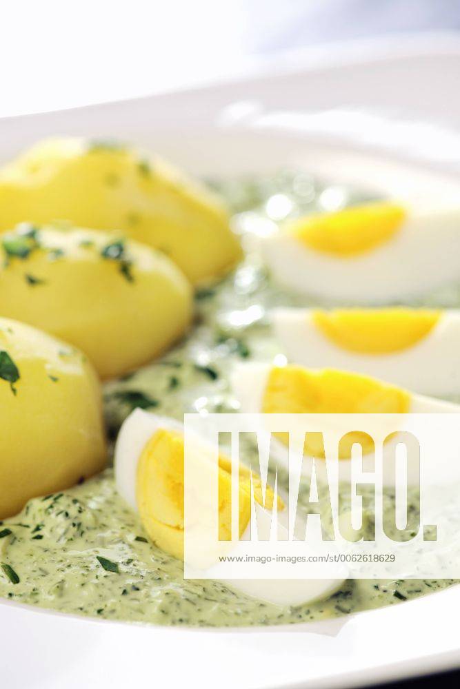 Plate of Frankfurt green sauce with boiled potatoes and egg, close-up IPF000091