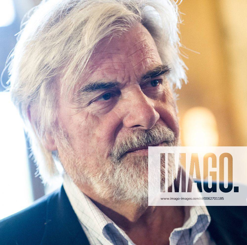 Burgtheater, Wien, AUT, Praesentation der neuen Burgtheater Derektion, im Bild Schauspieler Peter Simonischek Austrian Actor Peter Simonischek during presentation of the new Burgtheater-administration at Burgtheater in Vienna, Austria on 2014 10 14, EP_gru E