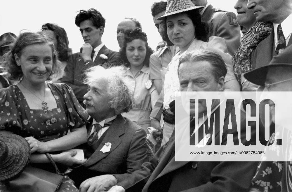 New York, New York: 1939 Albert Einstein with his daughter on his lap at the opening of the Jewish Pavillion at the World s Fair in Flushing Meadows in Queens. Grover Whalen is at his left. 990_16_X-Einstein-Albert_9HR