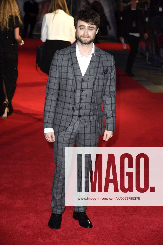 Daniel Radcliffe mit Freund Michael Angarano bei der Premiere des Kinofilms Horns im Odeon West End. London, 20.10.2014 Daniel Radcliffe
