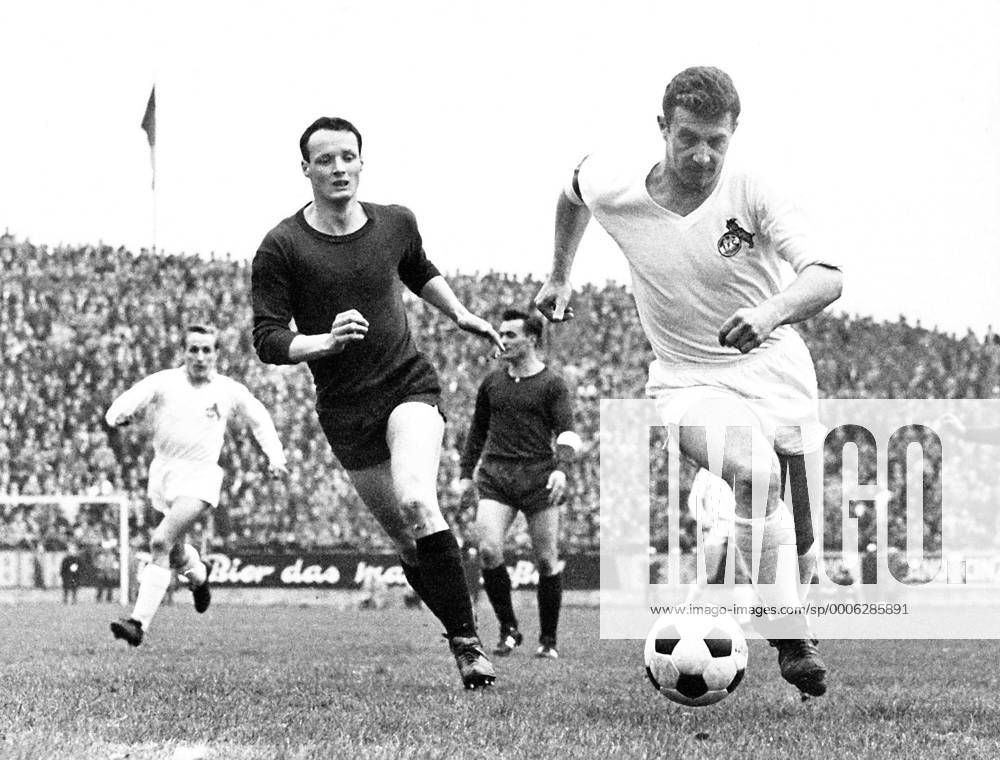 Hans Schäfer (Köln, re.) Fußball 1. BL Herren Saison 1963 1964, 1. FC Gruppe Aufnahmedatum geschätzt Dynamik,