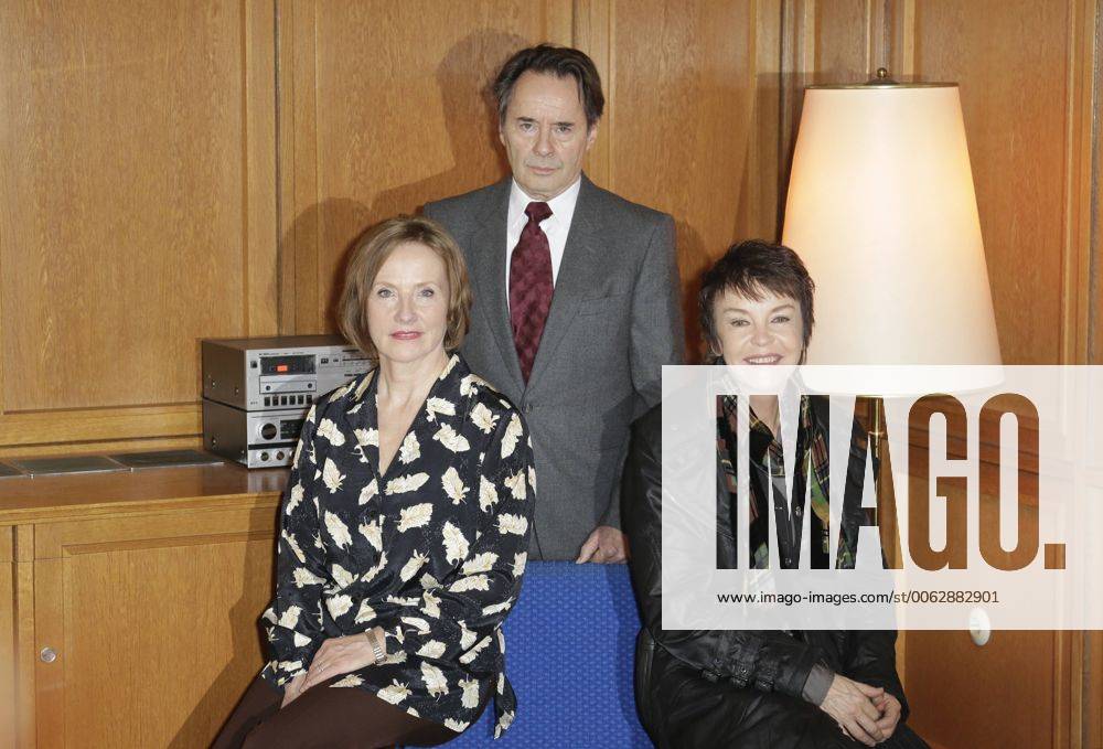 Berlin, Foto- und Pressetermin bei den Dreharbeiten der dritten Staffel Weissensee Foto: Ruth Reinecke, Uwe Kockisch, Katrin Sass