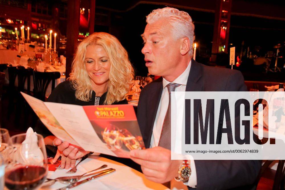Spiegelpalast Kaiserwiese Prater, PALAZZO - Dinner Curioso, Gala-Premiere v. Haubenkoch Toni Mörwald im Bild: Toni Polster -mit Freundin Birgit Beierl