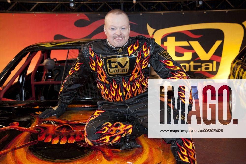 Moderator Stefan RAAB, auf seinem Stock-Car Die grosse TV Total Stock Car Crash Challenge in der Veltins-Arena auf Schalke, Fernsehen, Unterhaltung, Pro 7, am 20. Oktober 2007 um 20.15 Uhr