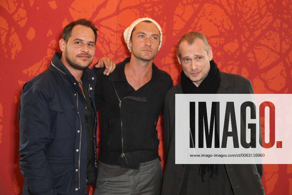 Fotocall für den Dreh von 360 mit Jude LAW Wien, 26. 04. 2011 Moritz BLEIBTREU, Jude LAW, Johannes KRISCH