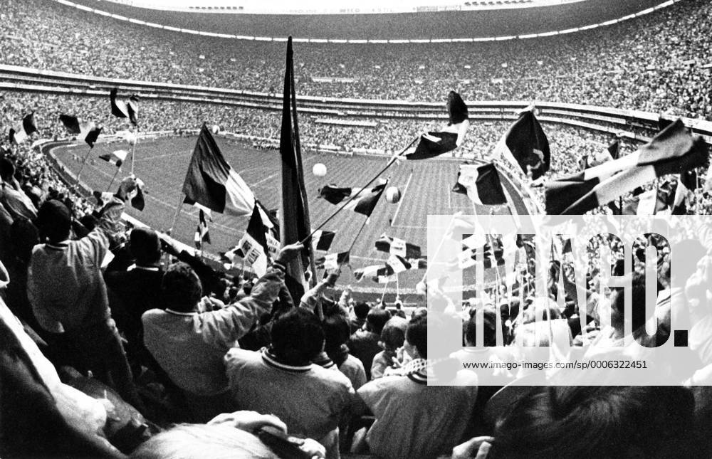 Ausverkauftes Estadio Azteca in Mexico City während des WM Finals 1970 Fußball Länderspiel Herren WM 1974, Nationalteam, Finale, Stadion, Fußballstadion, innen, Innenansicht, Totale Azteken Stadion, Aztekenstadion Mexiko City