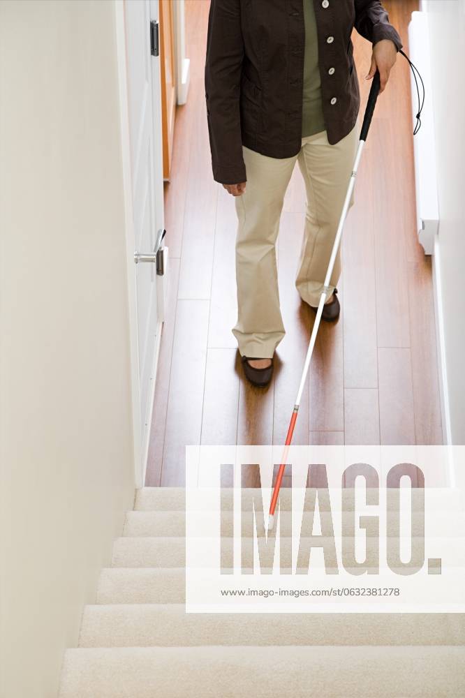 Blind woman using a walking stick on stairway ,model released, Symbolfoto; Blinde Frau anhand einer Spazierengehen kleben am Treppenaufgangs ,model released, Symbolfoto ING_39829_09992 RECORD DATE NOT STATED