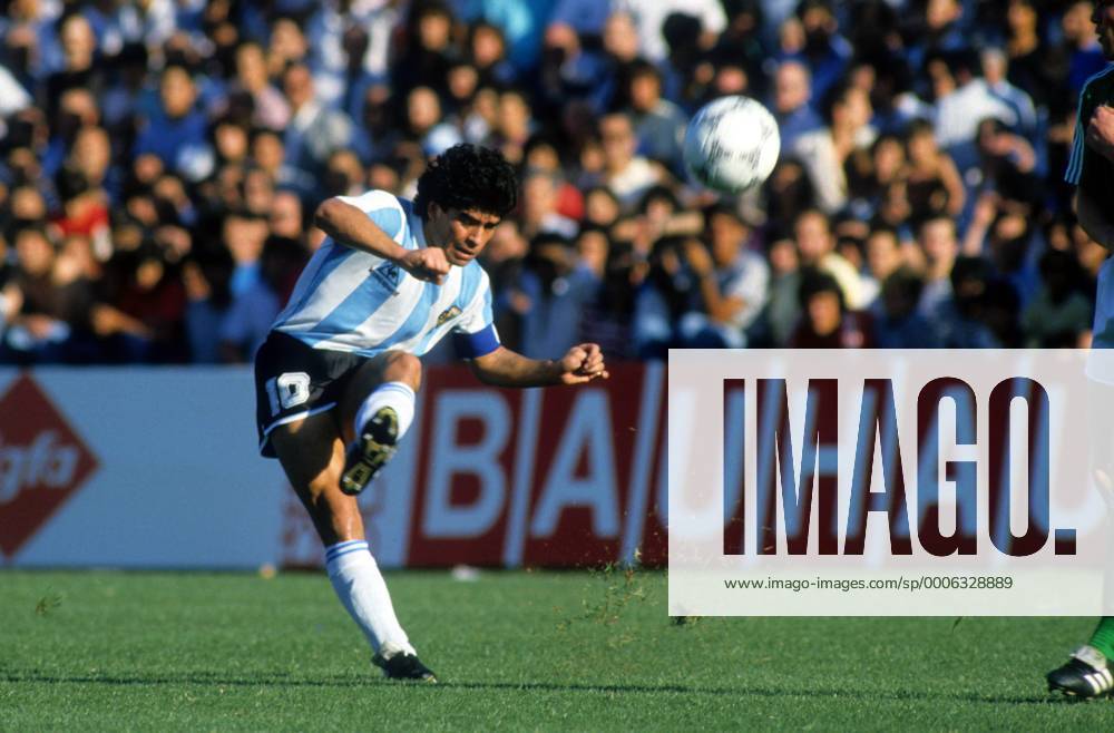 Diego Armando Maradona (Argentinien) zieht ab Fußball Länderspiel Herren Freundschaftsspiel 1987, Nationalteam Einzelbild Buenos Aires Dynamik,